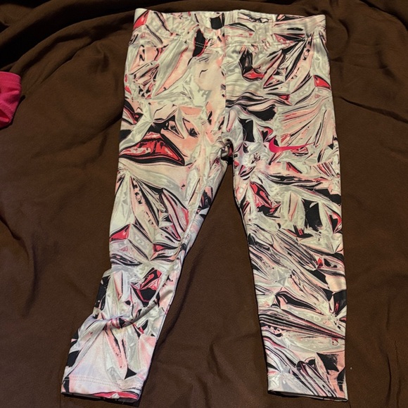 Nike pink Long Sleeve Shirt with Patterned Leggings - Picture 4 of 6